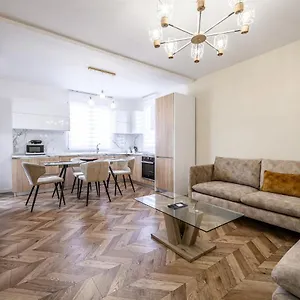 Miku Apartments-luxury View At Wilson Square Apartment